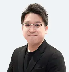 霜村　栄作 氏