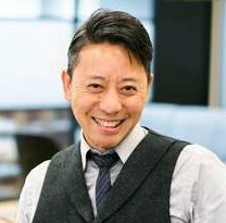 新子　明希 氏