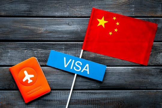 2025年、ビザ緩和政策を切口に日中関係に新たな進展…